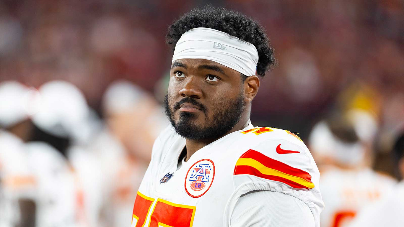 Kansas City Chiefs guard Jaylon Moore (77) against the Arizona Cardinals during a preseason NFL game at State Farm Stadium.