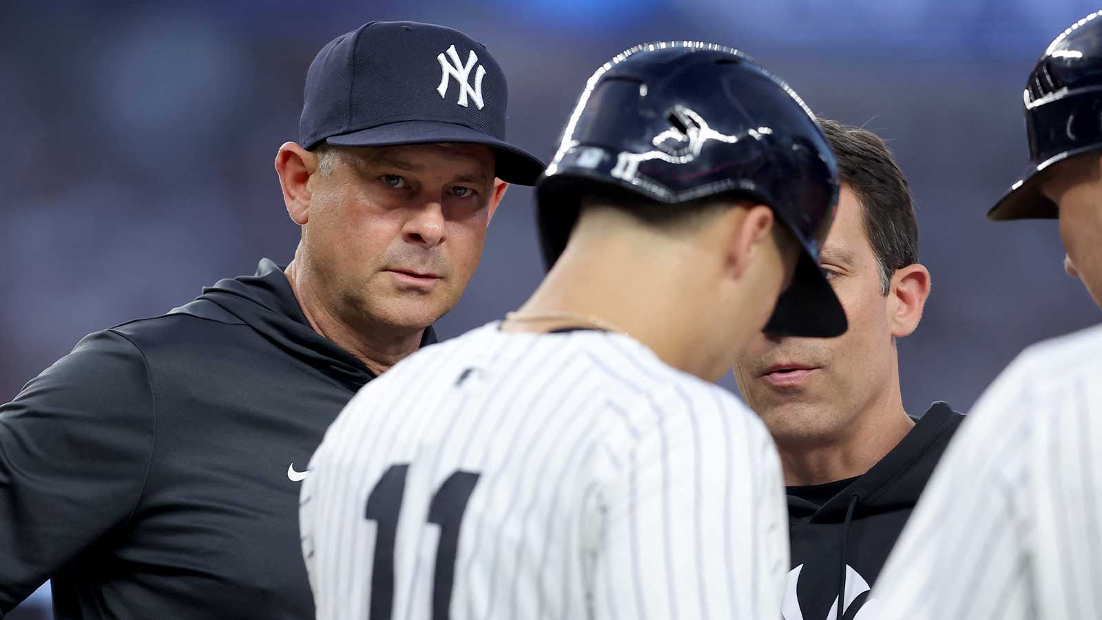 https://wp.clutchpoints.com/wp-content/uploads/2026/08/Aaron-Boone-talks-tough-conversations-with-Anthony-Volpe-Jasson-Dominguez.jpg