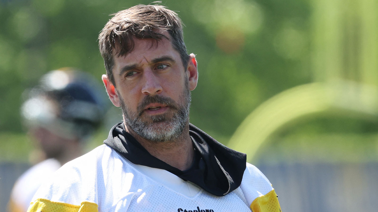 Aaron Rodgers makes sure to get in predictably snarky rant on ‘coward’ Anthony Fauci, COVID live on Pat McAfee Show