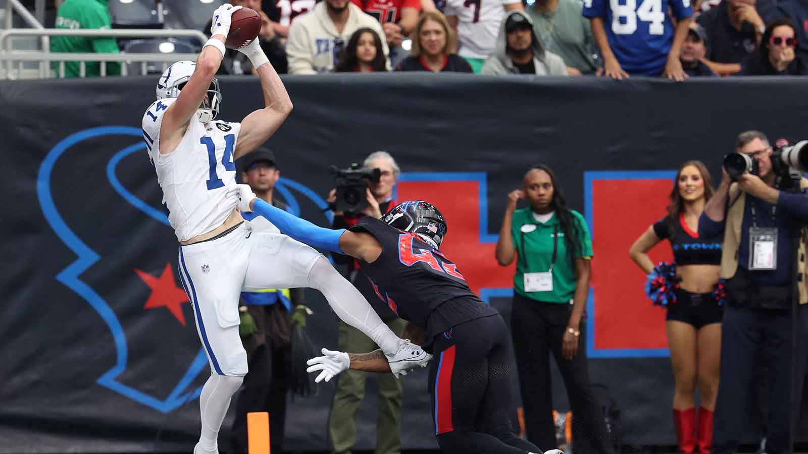 https://wp.clutchpoints.com/wp-content/uploads/2026/08/Alec-Pierce-end-zone-catch.jpg