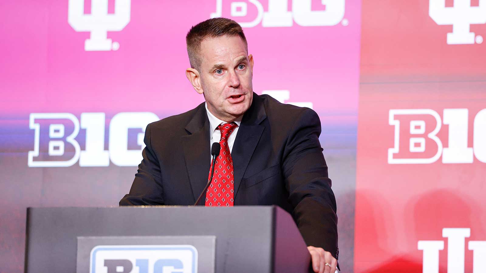 https://wp.clutchpoints.com/wp-content/uploads/2026/08/Analyst-is-pumping-the-brakes-on-Hoosiers-title-repeat-chances.jpg