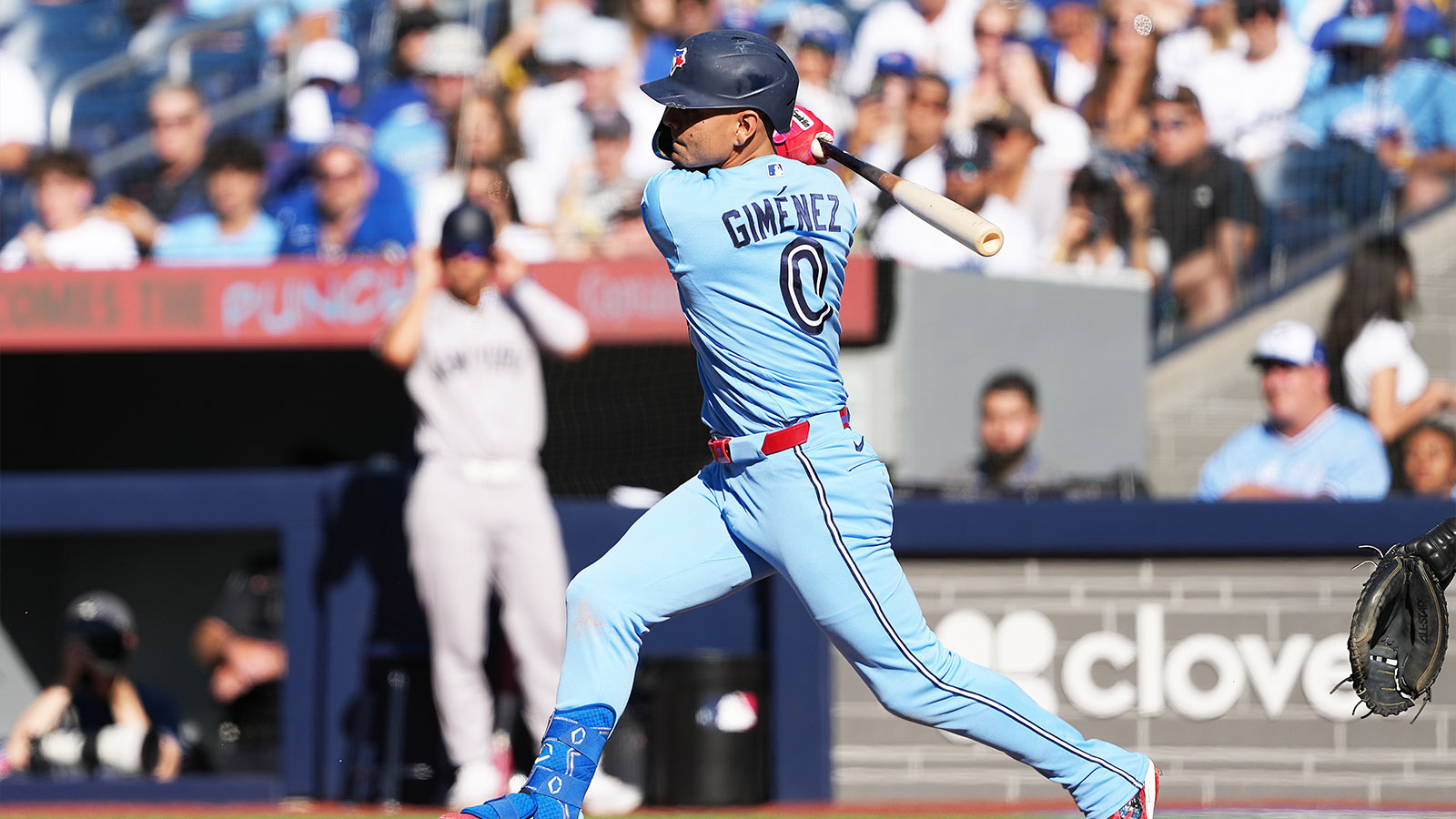 Blue Jays’ Andres Gimenez suffers injury scare vs. Rays