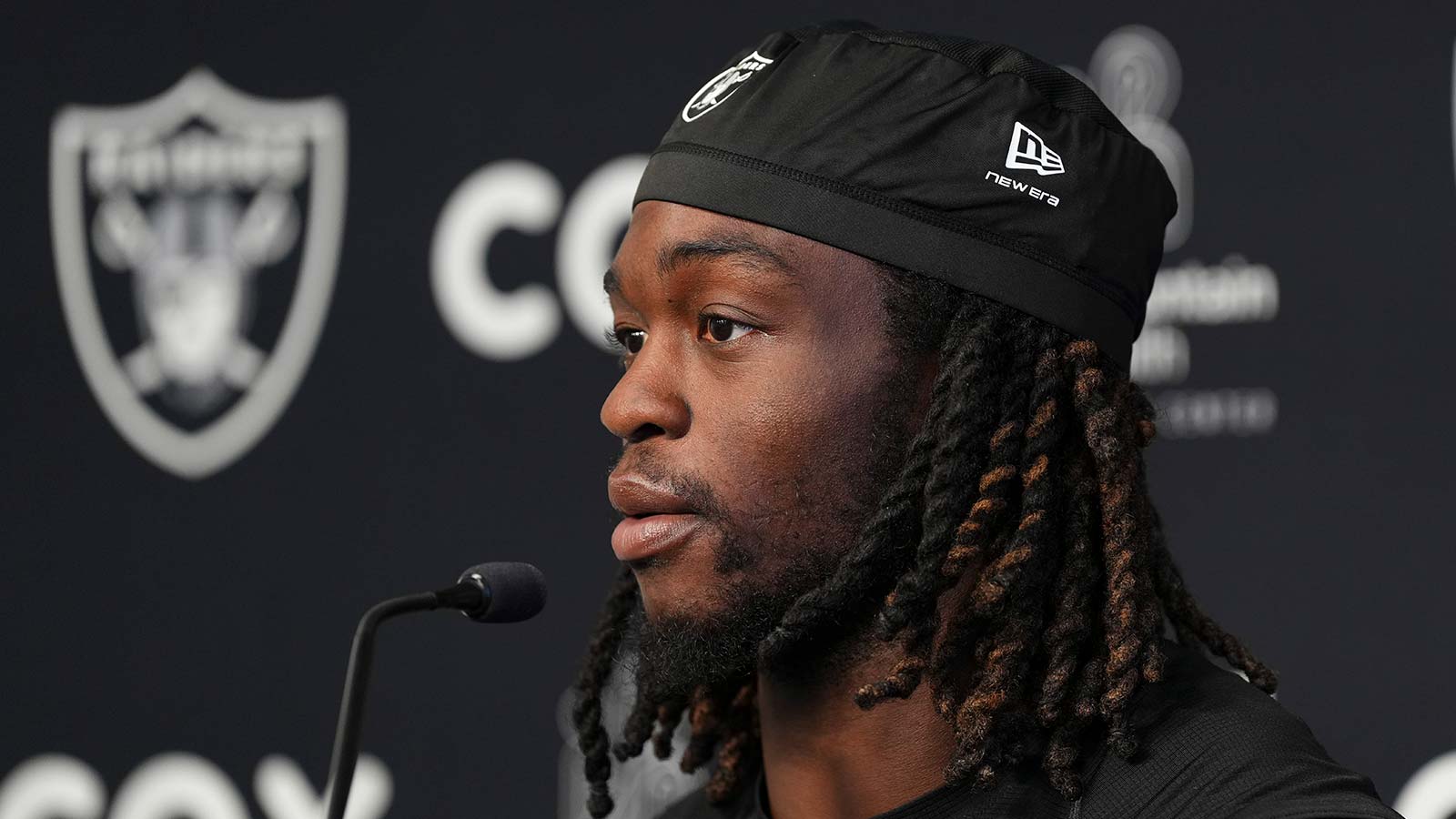 Ashton Jeanty suffers a scary lower body injury at Raiders practice