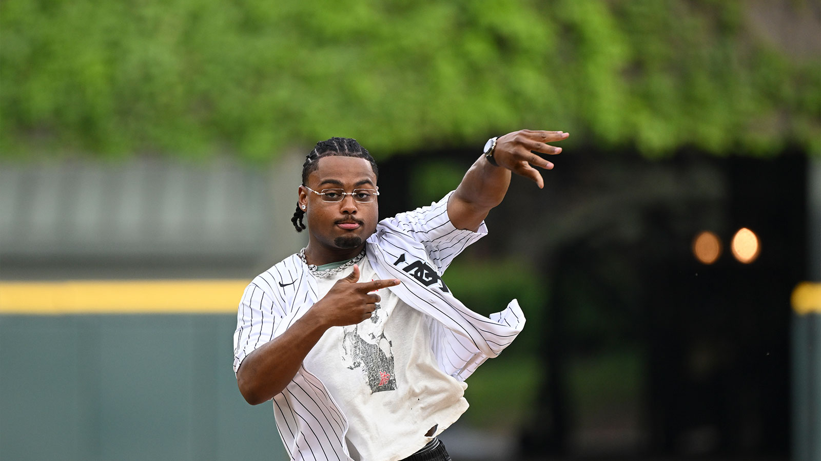https://wp.clutchpoints.com/wp-content/uploads/2026/08/Bears-safety-Coby-Bryant-throwing-out-first-pitch-at-White-Sox-game.jpg