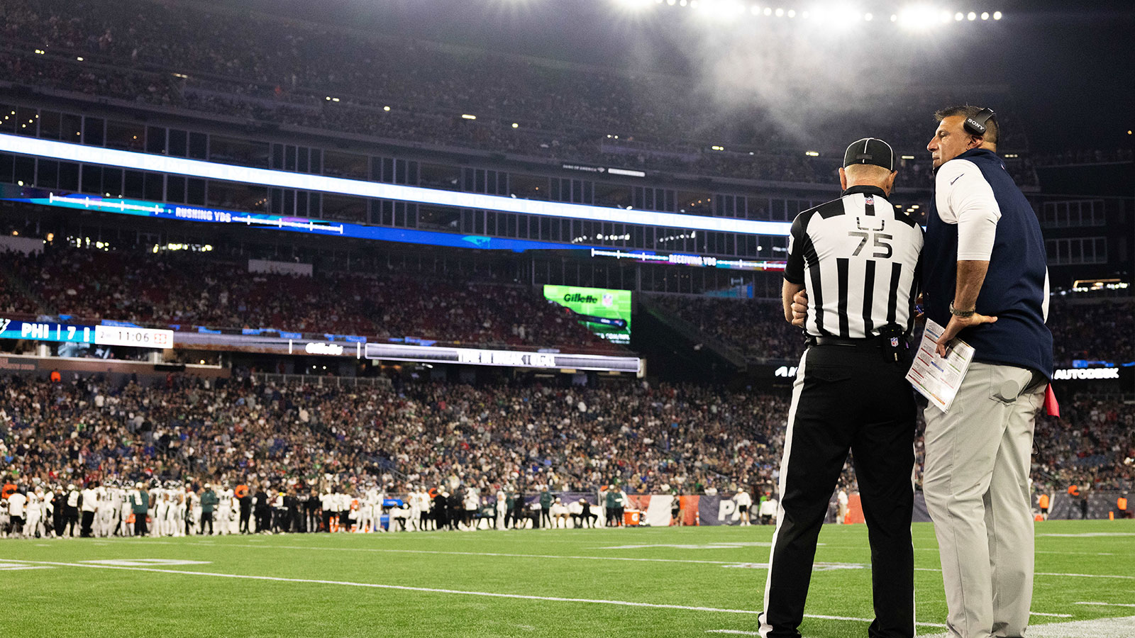 https://wp.clutchpoints.com/wp-content/uploads/2026/08/Bill-Barnwells-Greatest-Show-on-Turf-Rams-comp.jpg