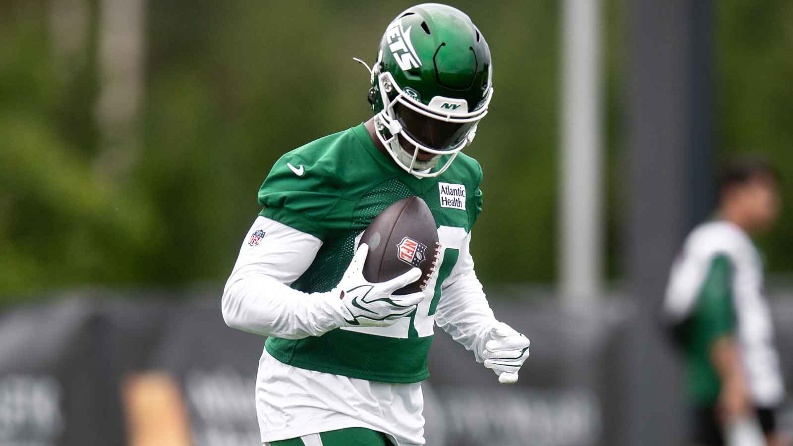 Jets’ Breece Hall-led RB room hit with concerning injury update