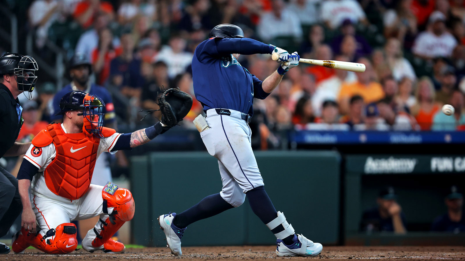 Mariners’ Brendan Donovan hits concussion IL after batting cage incident