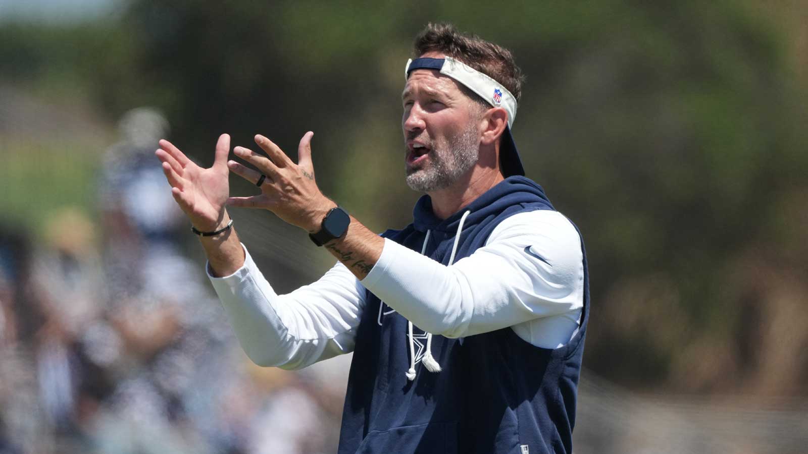 https://wp.clutchpoints.com/wp-content/uploads/2026/08/Brian-Schottenheimer-joint-practice.jpg