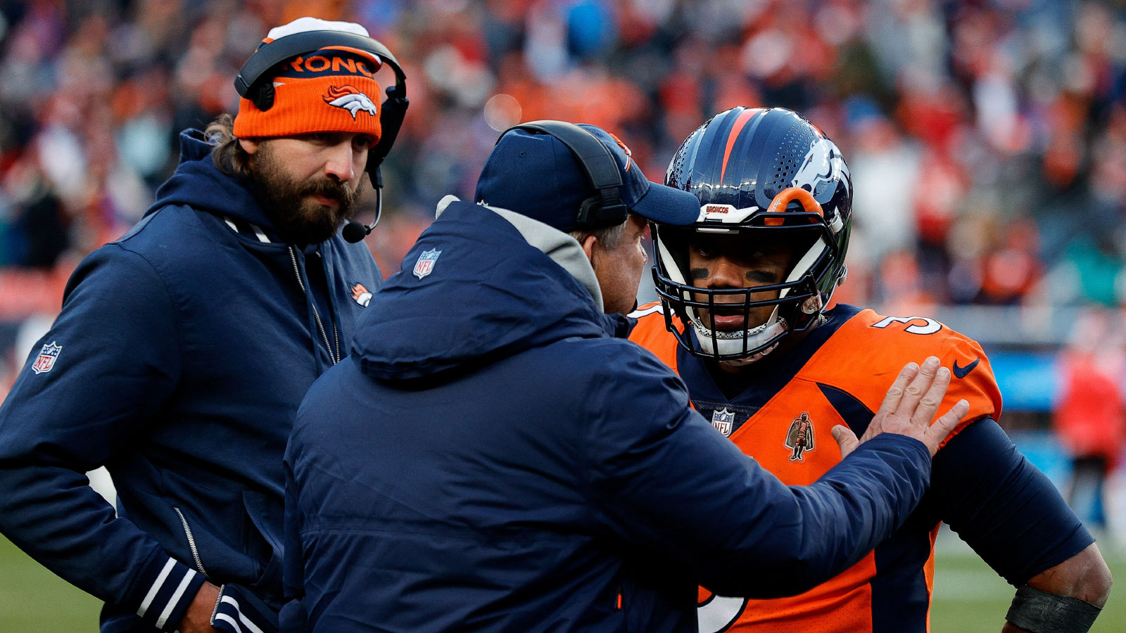 https://wp.clutchpoints.com/wp-content/uploads/2026/08/Broncos-head-coach-Sean-Payton-with-offensive-coordinator-Davis-Webb.jpg