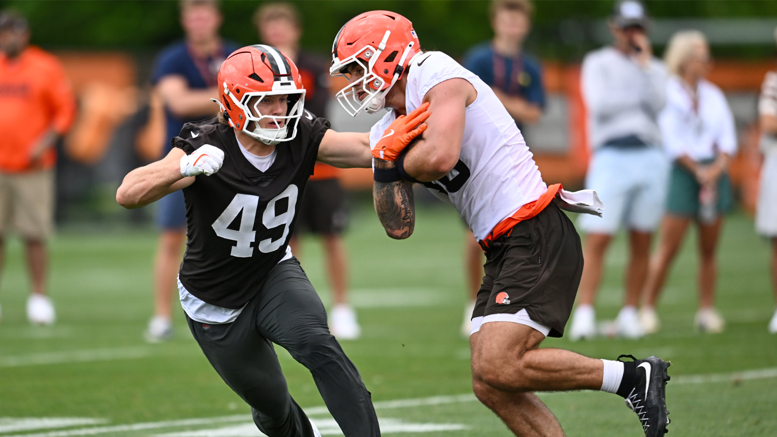 Carson Schwesinger gets encouraging injury update Carson Schwesinger gets encouraging injury update