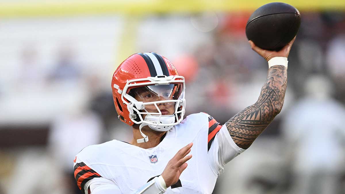 Dillon Gabriel stuns Patriots with wild numbers in first half Dillon Gabriel stuns Patriots with wild numbers in first half