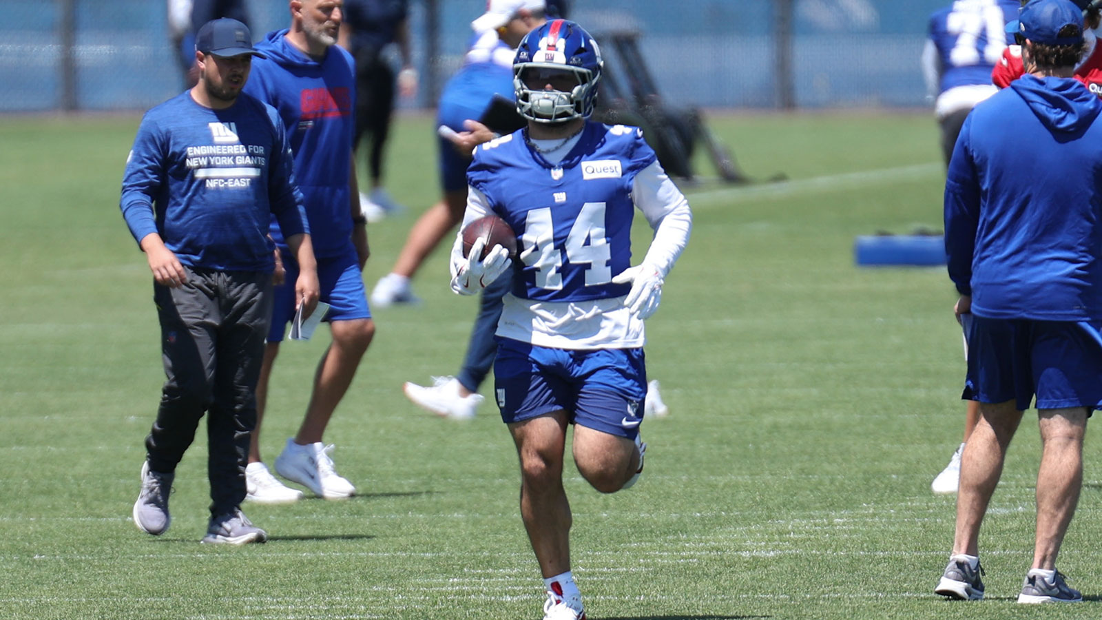 https://wp.clutchpoints.com/wp-content/uploads/2026/08/Cam-Skattebo-training-camp.jpg