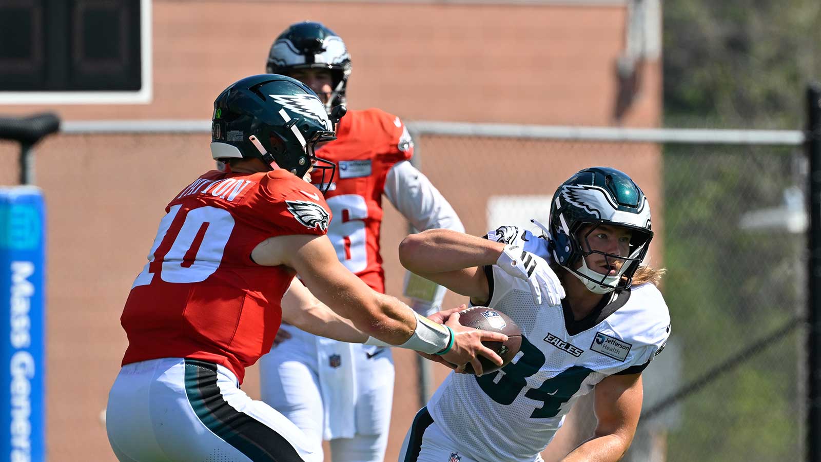 Carson Steele becomes Eagles preseason legend with multiple Saquon Barkley-style hurdles