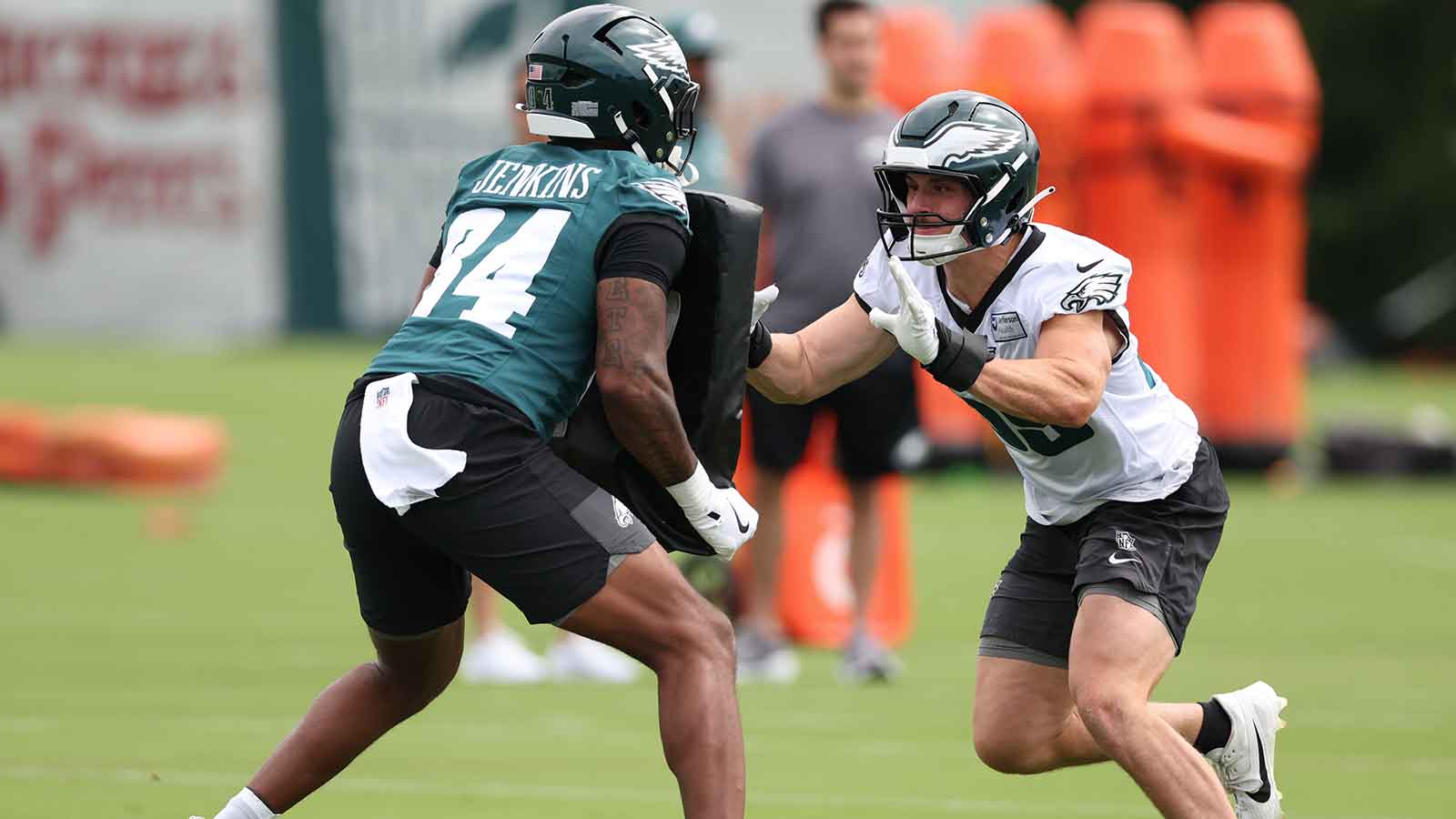 Eagles DC Vic Fangio gives major props to dark-horse linebacker