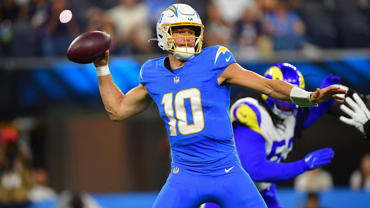 Crazy Mike McDaniel stat from Chargers’ Justin Herbert TD will lead to plenty of Tua Tagovailoa slander