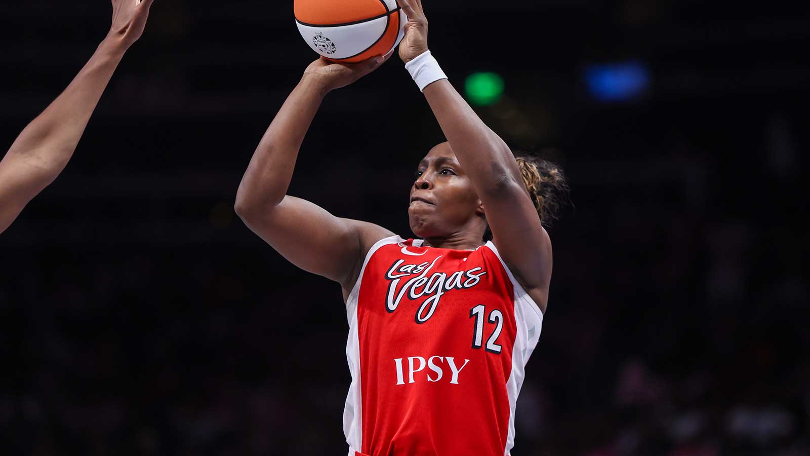 Aces’ Chelsea Gray sinks cold-blooded 3 at the buzzer to beat Fever in OT