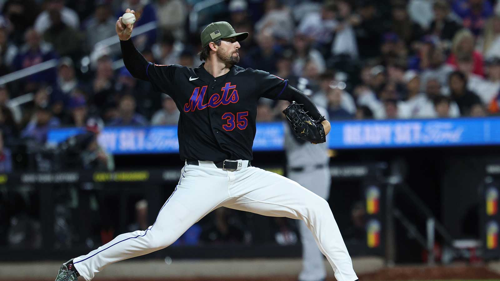 New York Mets pitcher Clay Holmes (35) delivers a pitch during the fifth inning against the New York Yankees at Citi Field. 