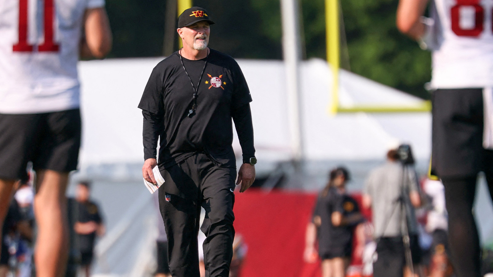 https://wp.clutchpoints.com/wp-content/uploads/2026/08/Dan-Quinn-in-training-camp.jpg