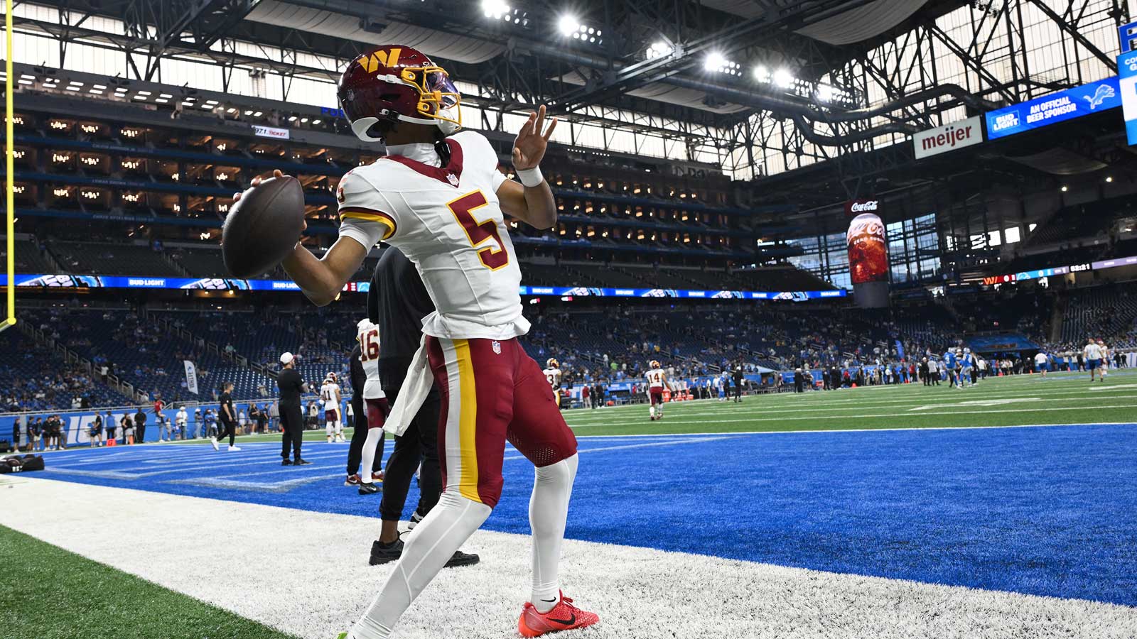https://wp.clutchpoints.com/wp-content/uploads/2026/08/Daniels-throws.jpg