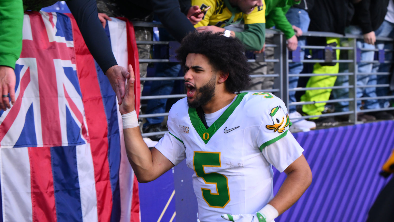 https://wp.clutchpoints.com/wp-content/uploads/2026/08/Dante-Moore-celebrates-with-Oregon-football-fans.jpg