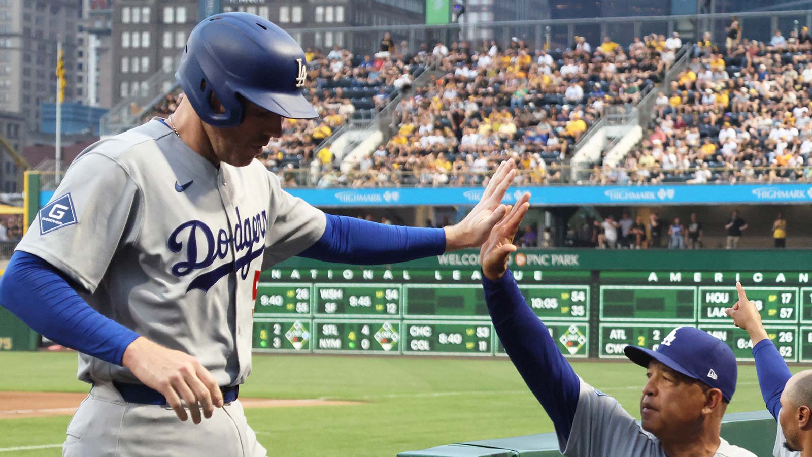 Dodgers manager Dave Roberts shares Freddie Freeman injury update after loss to Cubs