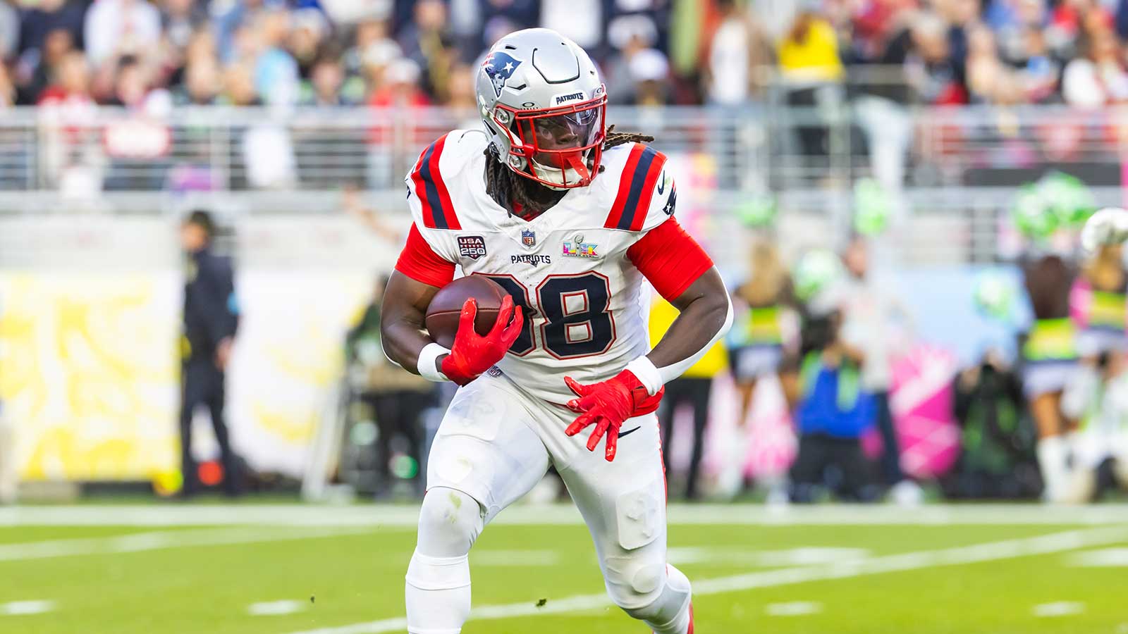Patriots' Rhamondre Stevenson-TreVeyon Henderson battle gets key update for fantasy managers