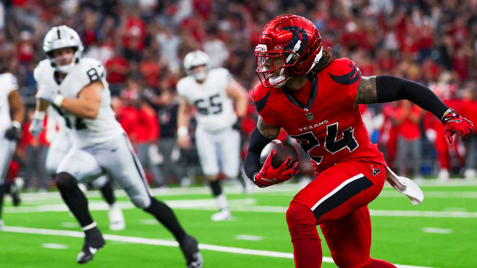 Texans’ Derek Stingley Jr. goes viral after sideline ball breaks his chain