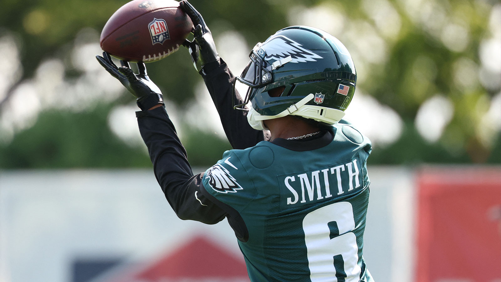 Eagles’ DeVonta Smith training camp injury absence gets silver lining