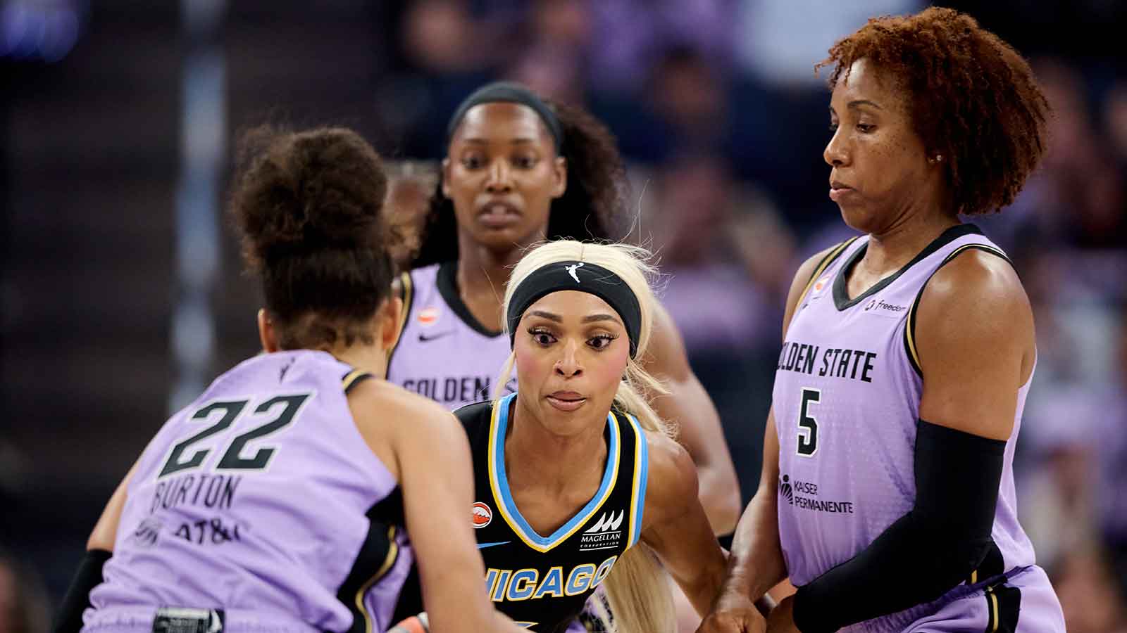 Sky’s DiJonai Carrington slapped with technical foul after heated moment vs.Valkyries