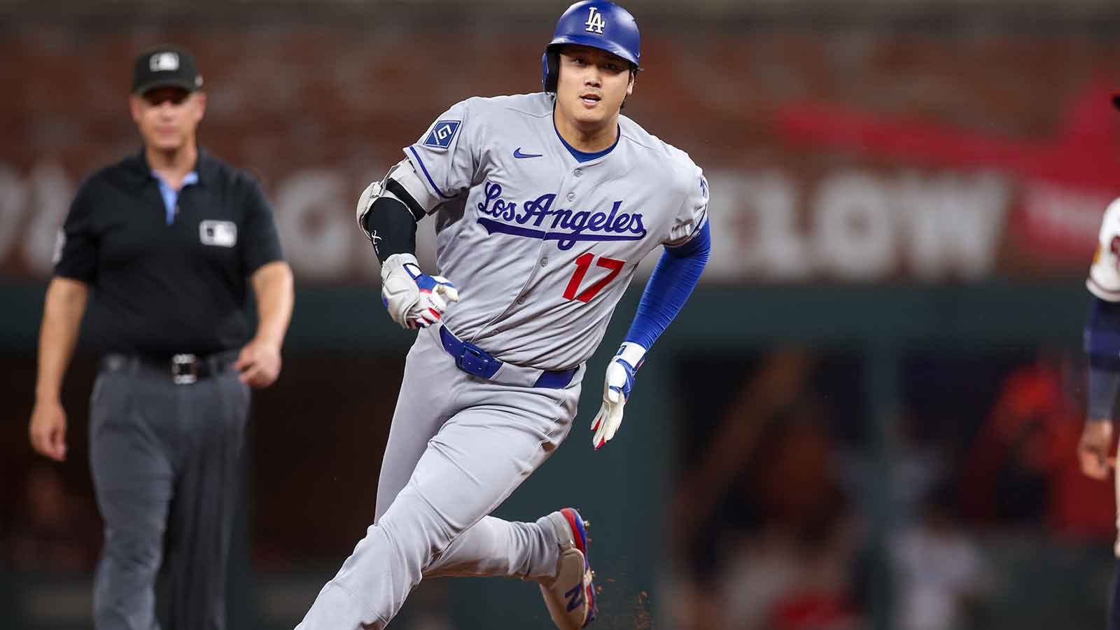 Dodgers’ Dave Roberts eases fans’ minds after Shohei Ohtani jog ‘looked a little funny’