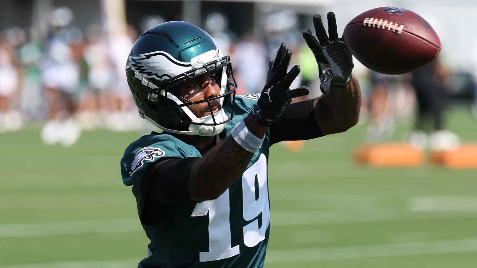 Eagles’ Elijah Moore borrows Jalen Hurts move before answering AJ Brown question