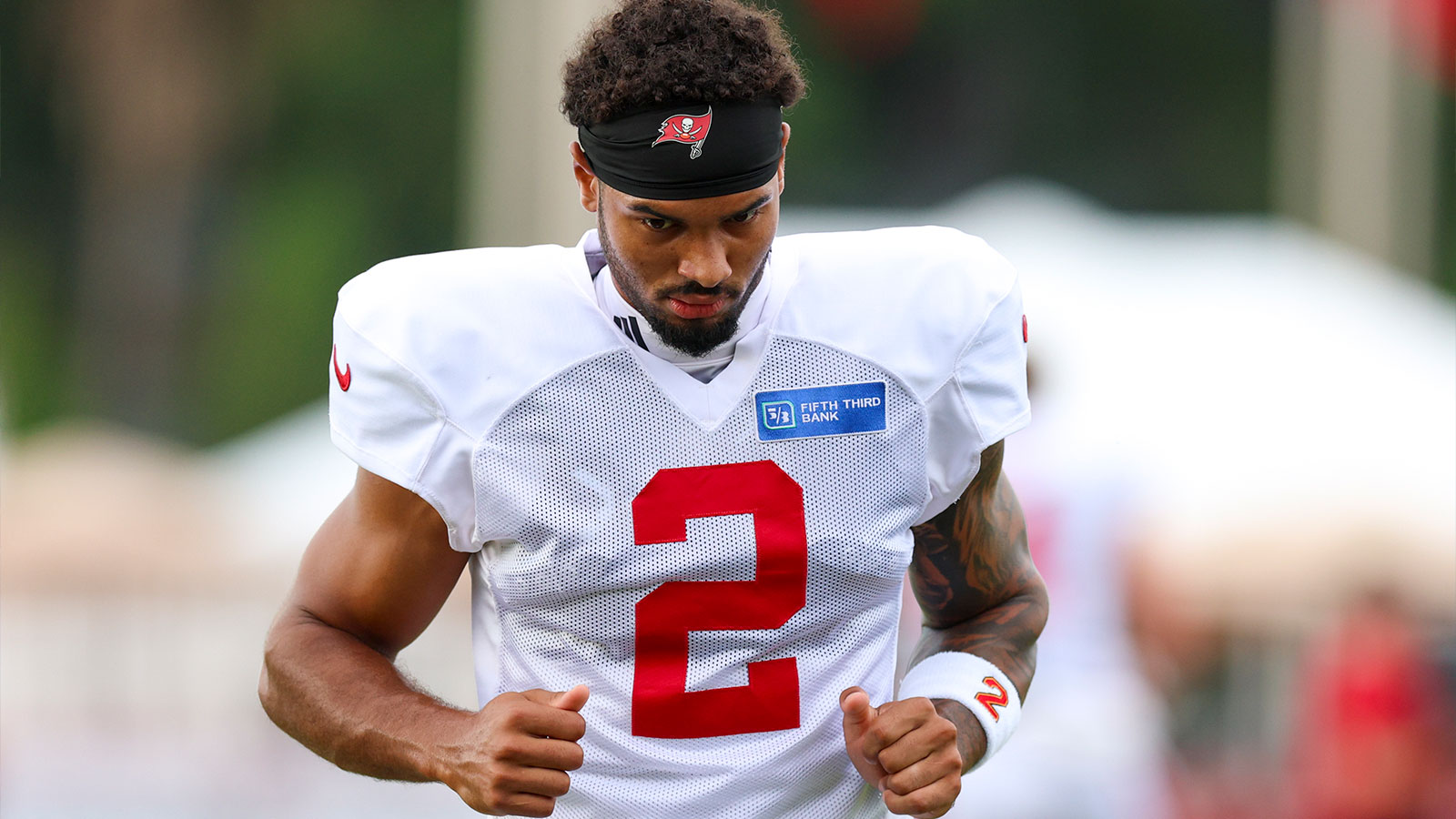 Buccaneers’ Emeka Egbuka limps off field with joint practice injury scare