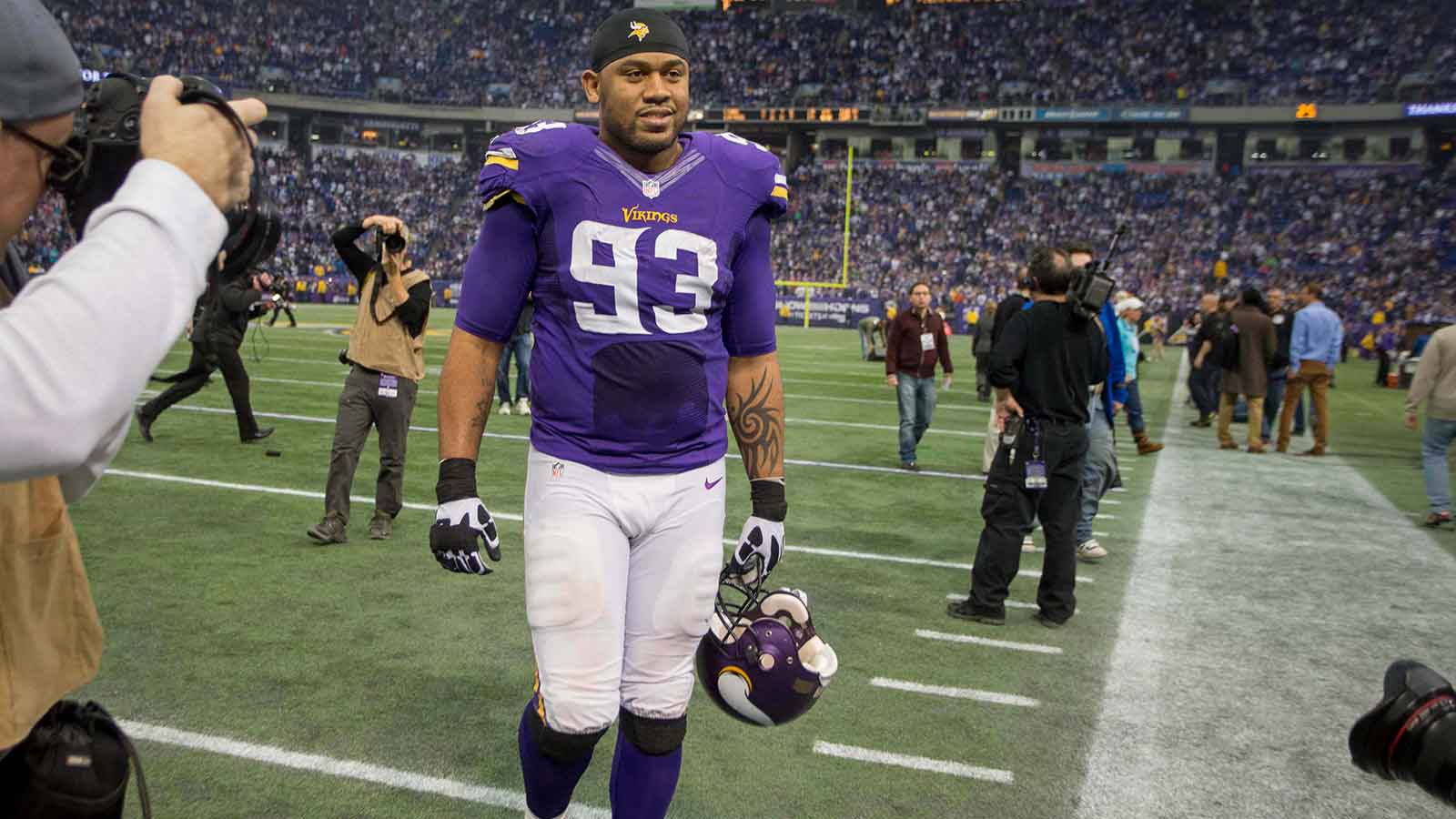 Minnesota Vikings defensive tackle Kevin Williams (93) leaves the field after the game with the Detroit Lions at Mall of America Field at H.H.H. Metrodome.