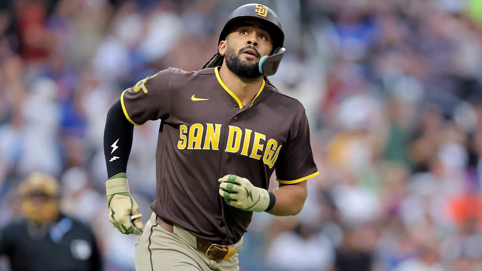Padres’ Fernando Tatis Jr. defies gravity with Francisco Lindor grand slam robbery