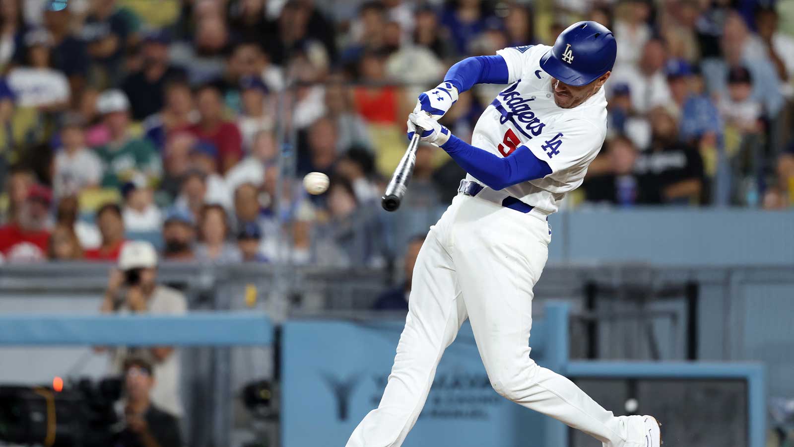 https://wp.clutchpoints.com/wp-content/uploads/2026/08/Freddie-Freeman-swing.jpg