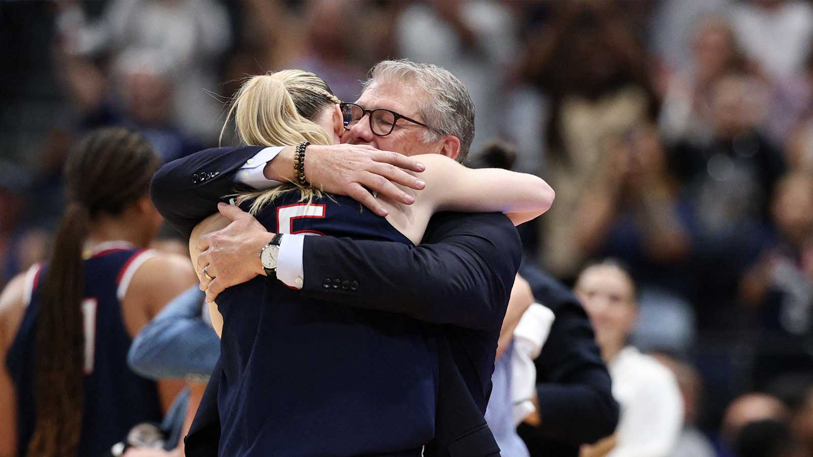 https://wp.clutchpoints.com/wp-content/uploads/2026/08/Geno-Auriemma-hugs-guard-Paige-Bueckers.jpg