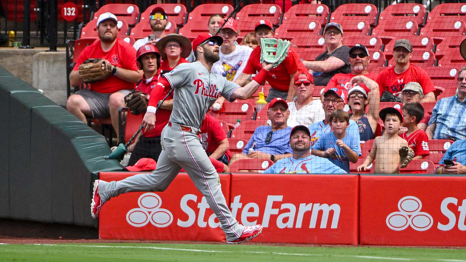 https://wp.clutchpoints.com/wp-content/uploads/2026/08/Harper-catches.jpg