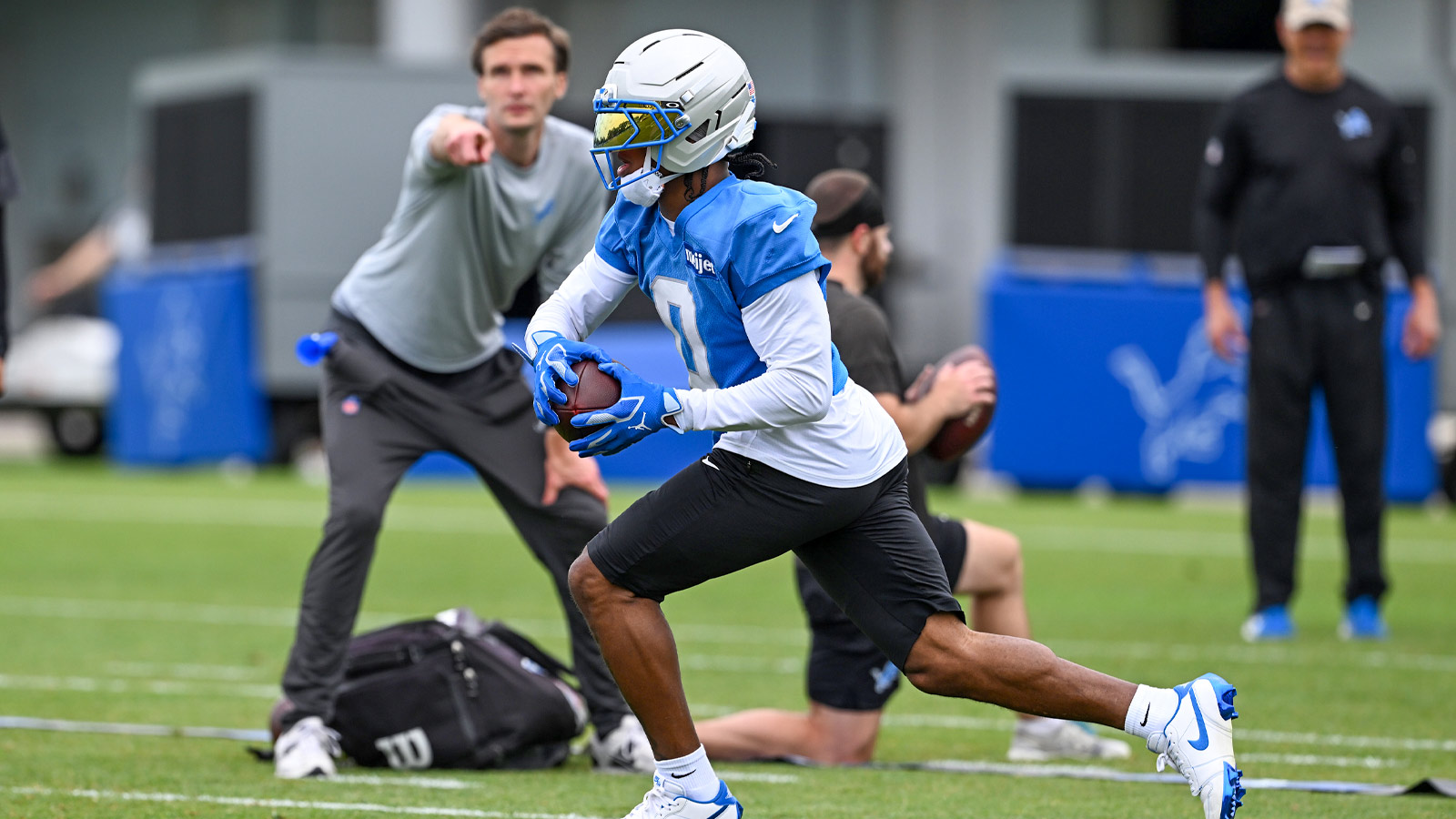 Is Lions’ Jahmyr Gibbs contract extension coming after briefly joining practice in uniform?