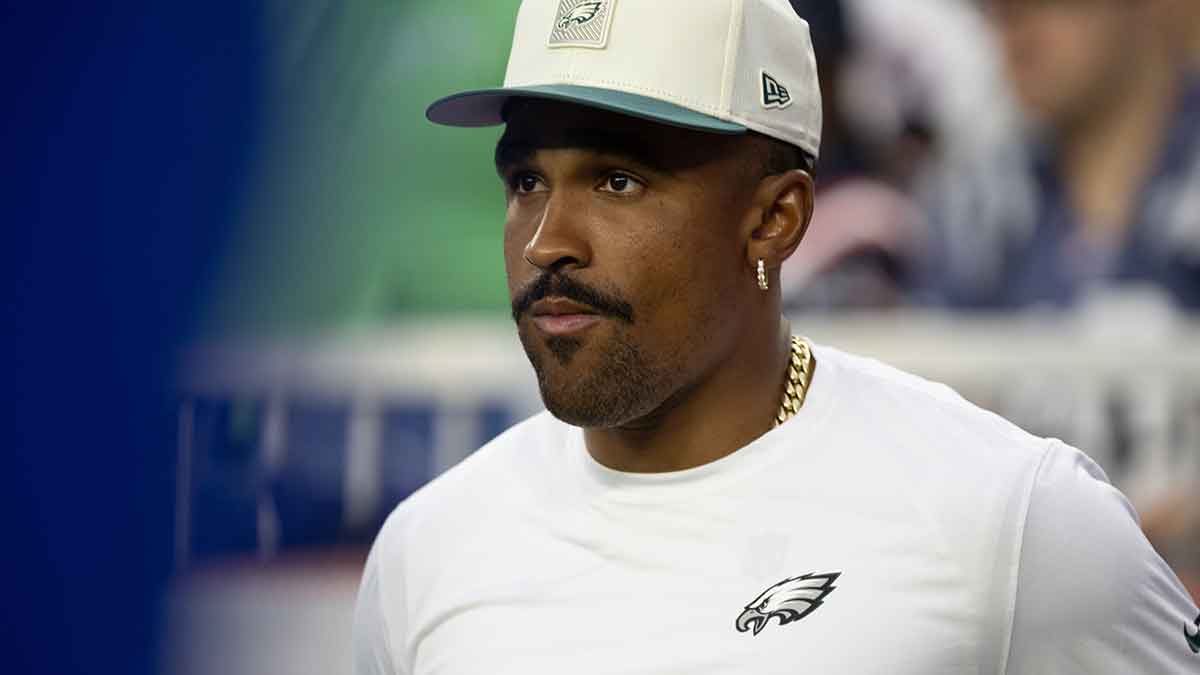 Why Eagles’ Vic Fangio isn’t worried about Jalen Hurts’ training camp interceptions