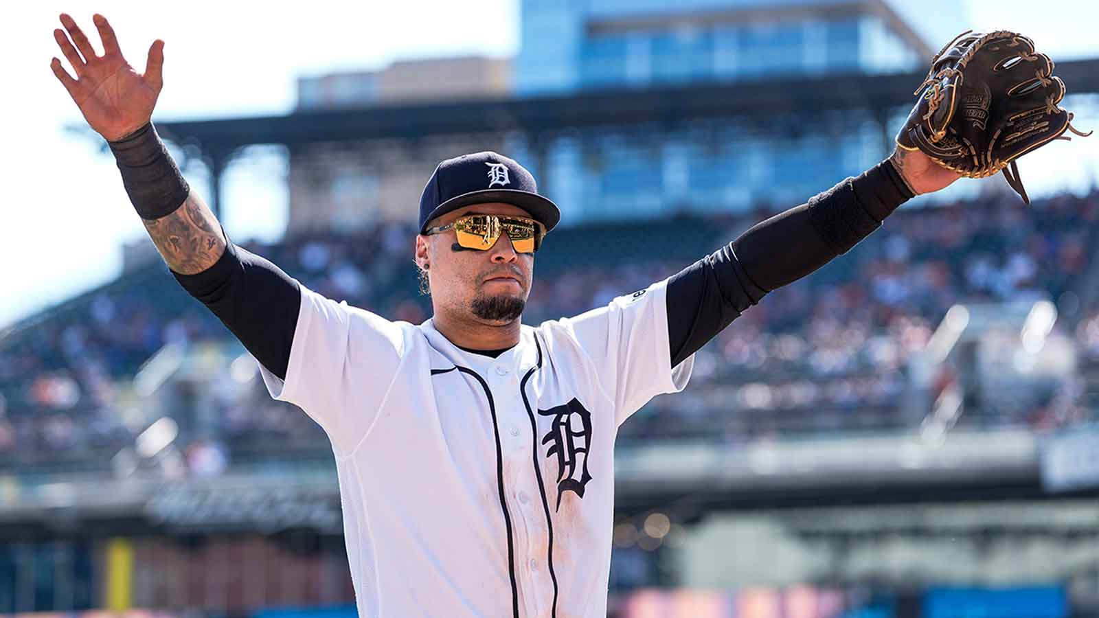 https://wp.clutchpoints.com/wp-content/uploads/2026/08/Javier-Baez-waves-at-fans.jpg