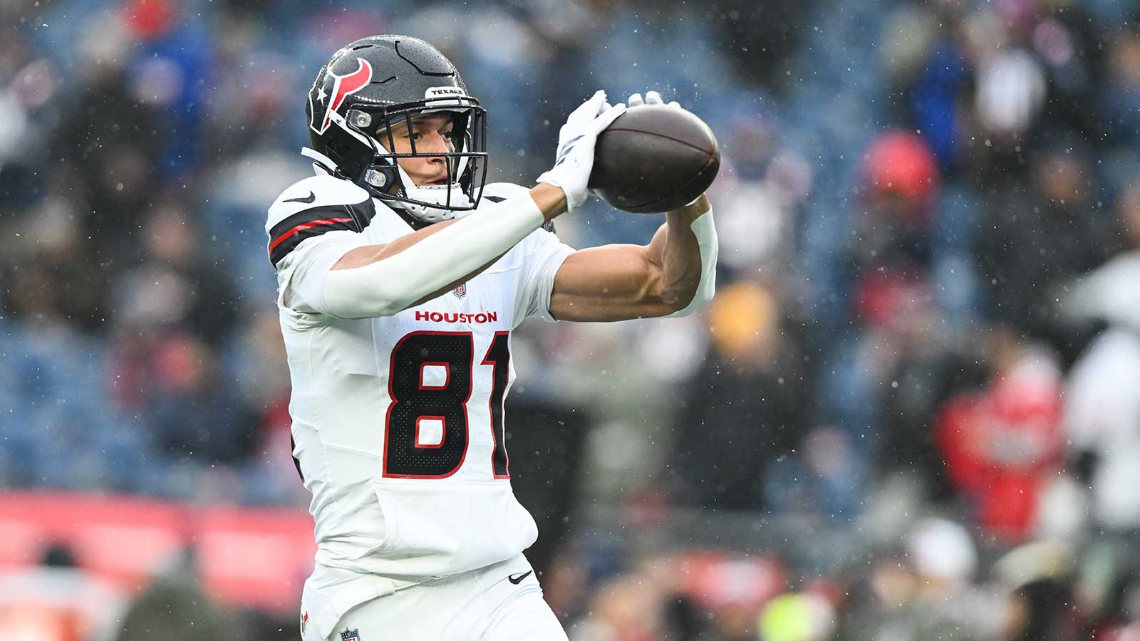 https://wp.clutchpoints.com/wp-content/uploads/2026/08/Jayden-Higgins-catches-a-pass.jpg