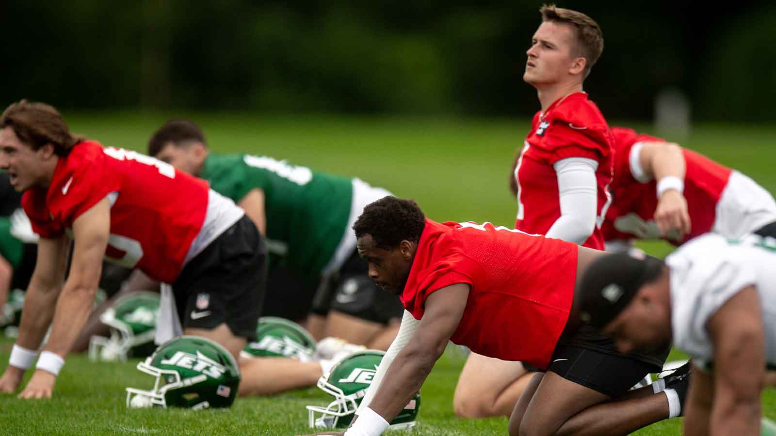 Jets’ Geno Smith ‘a lot better’ than 2025 QB options, per 3-time Pro Bowler