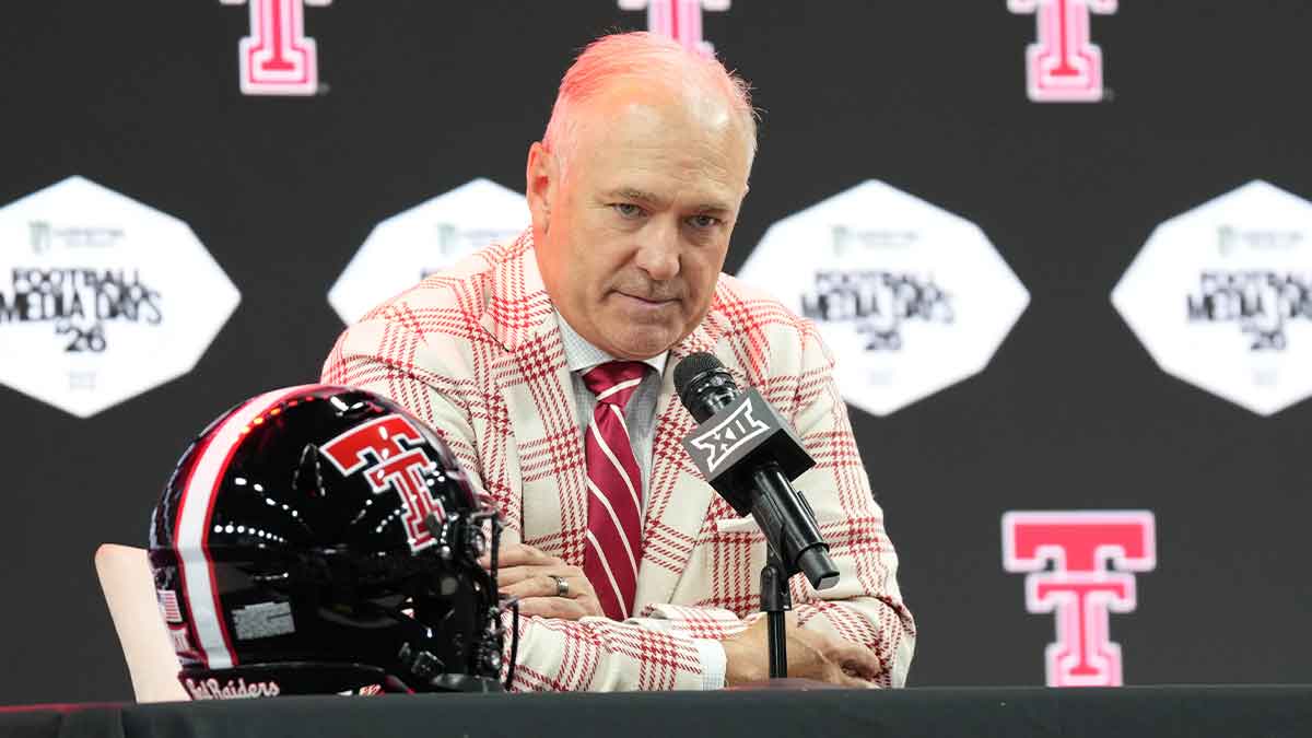 https://wp.clutchpoints.com/wp-content/uploads/2026/08/Joey-McGuire-presser.jpg