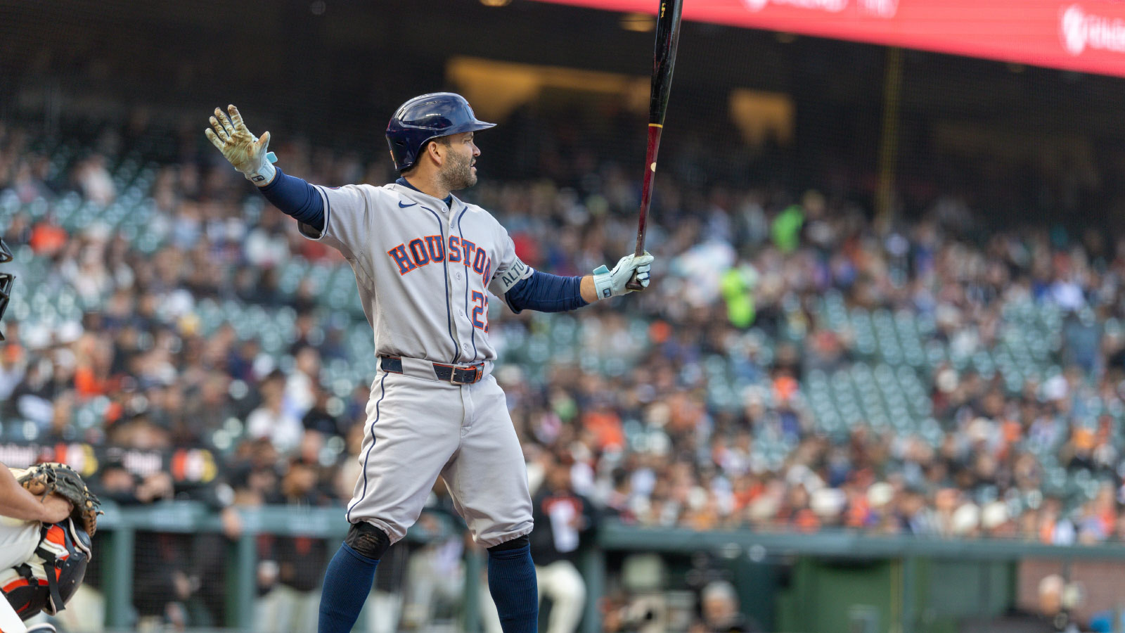 Astros make Jose Altuve lineup decision after injury scare