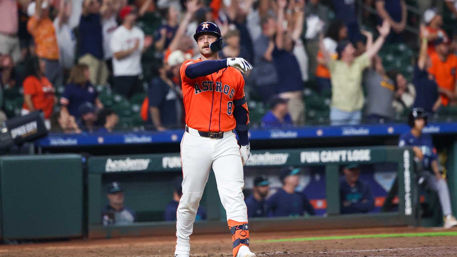 Houston Astros first baseman Christian Walker (8) hits a walk-off, three-run home run to give the Astros the win in the tenth inning at Daikin Park.