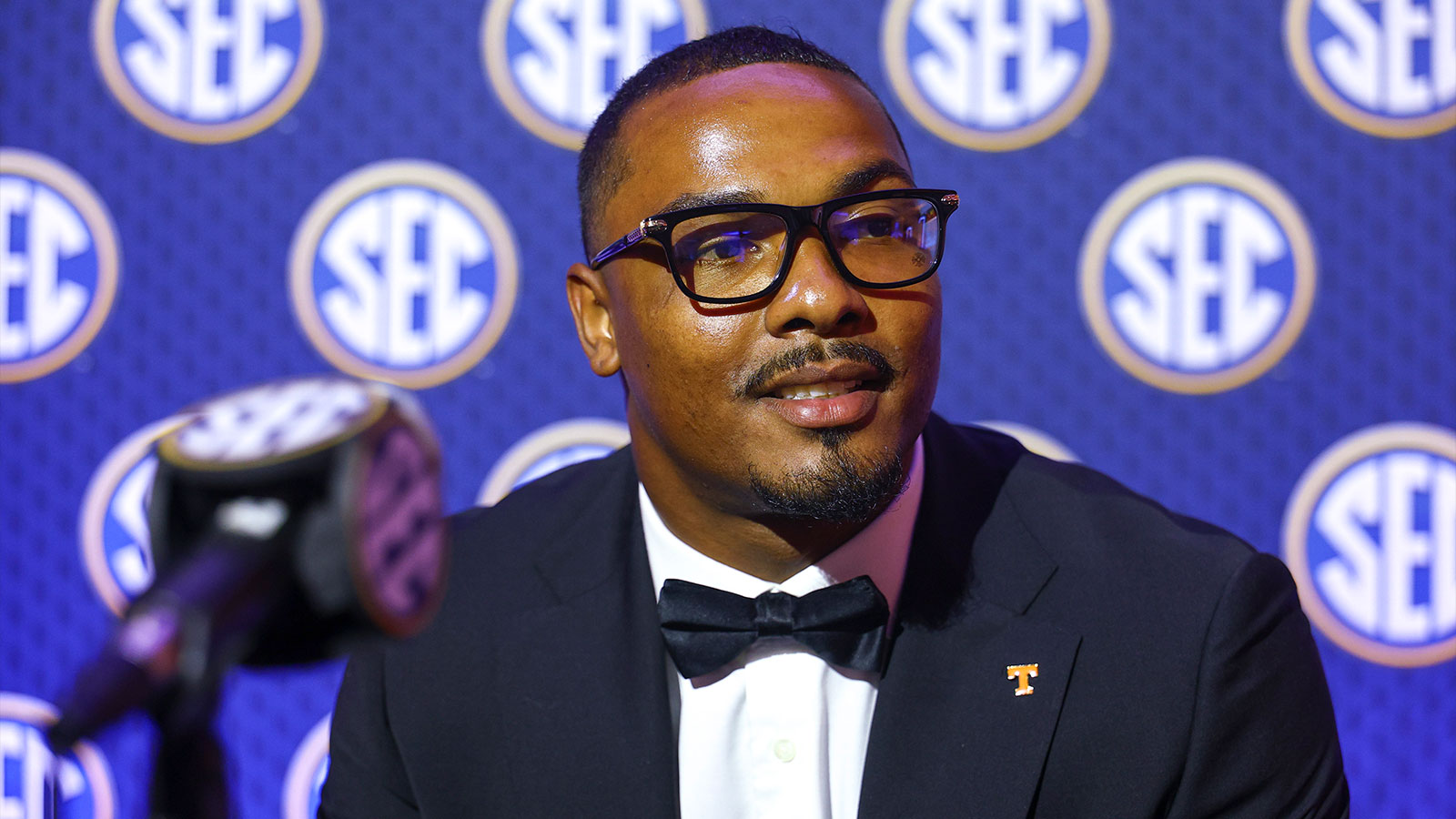 https://wp.clutchpoints.com/wp-content/uploads/2026/08/Jul-20-2026-Tampa-FL-USA-Tennessee-Volunteers-linebacker-Arion-Carter-7-speaks-to-the-press-during-SEC-Football-Kickoff-Media-Day-at-the-Tampa-Marriott.-Mandatory-Credit-Nathan-Ray-Seebeck-Imagn-Imag.jpg