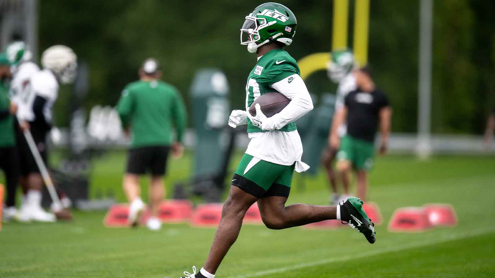 https://wp.clutchpoints.com/wp-content/uploads/2026/08/Jul-30-2026-Florham-Park-NJ-USA-New-York-Jets-running-back-Breece-Hall-20-participates-in-a-drill-during-training-camp-at-Atlantic-Health-Jets-Training-Center.-Mandatory-Credit-John-Jones-Imagn-Image.jpg