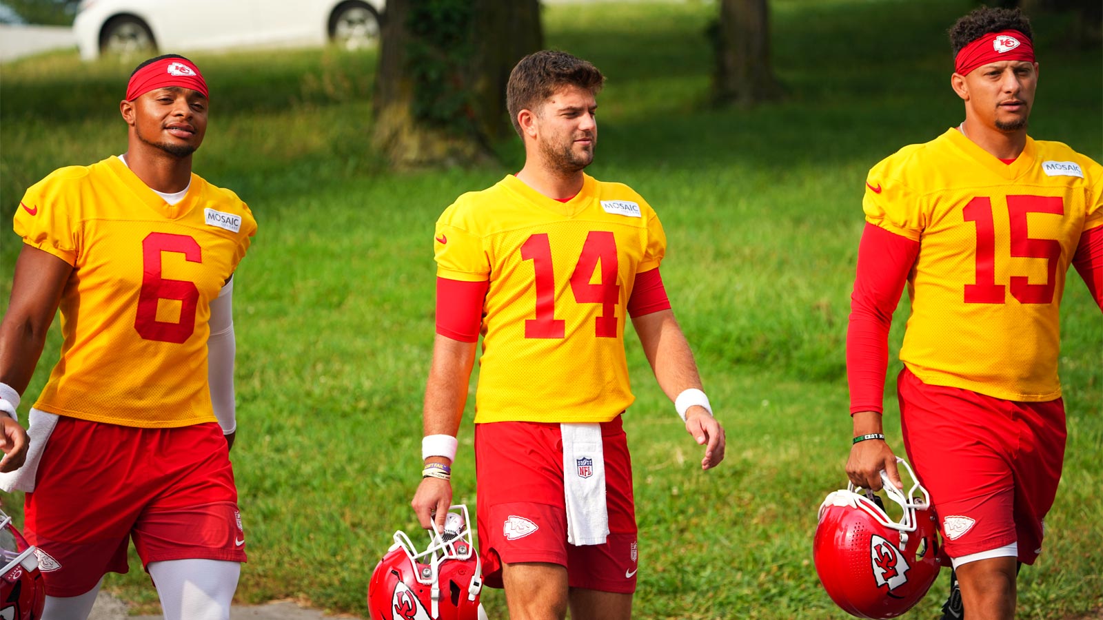 Chiefs’ Justin Fields gets 100% real on backing up Patrick Mahomes