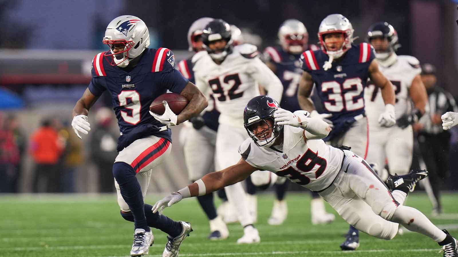 https://wp.clutchpoints.com/wp-content/uploads/2026/08/Kayshon-Boutte-helped-a-rookie-remember-his-first-NFL-touchdown.jpg