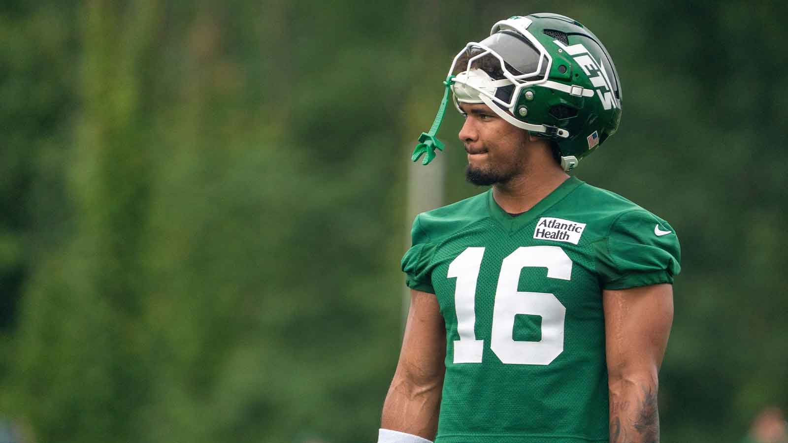 Jets’ Aaron Glenn eases concerns on rookie TE’s injury with timeline update